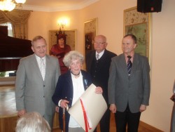 Honorowe Członkostwo DTN dla płk. M. Sobocińskiej ze Sztokholmu  Szafarnia, maj 2009 r.